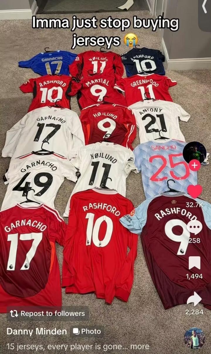 最惨球迷国外曼联球迷买加纳乔等7将15件球衣，如今全部离队